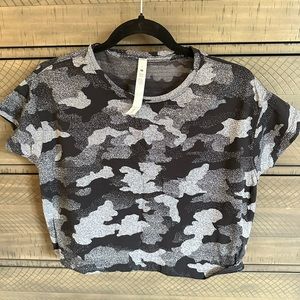 Black Camo Lululemon Cates Tee Sz 4